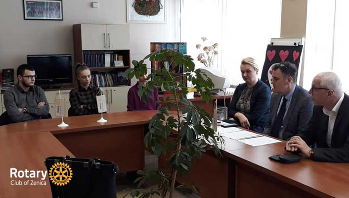 Rotary-Club-zenica-potpisao-ugovor-o-stipendiranju-3-studenta-iz-JU-DOM-porodica